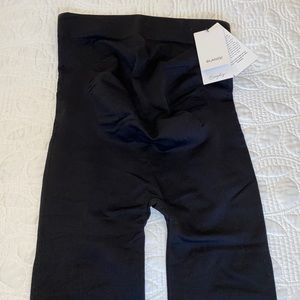 BLANQI NWT Maternity Support Leggings Cropped, Black Size Medium